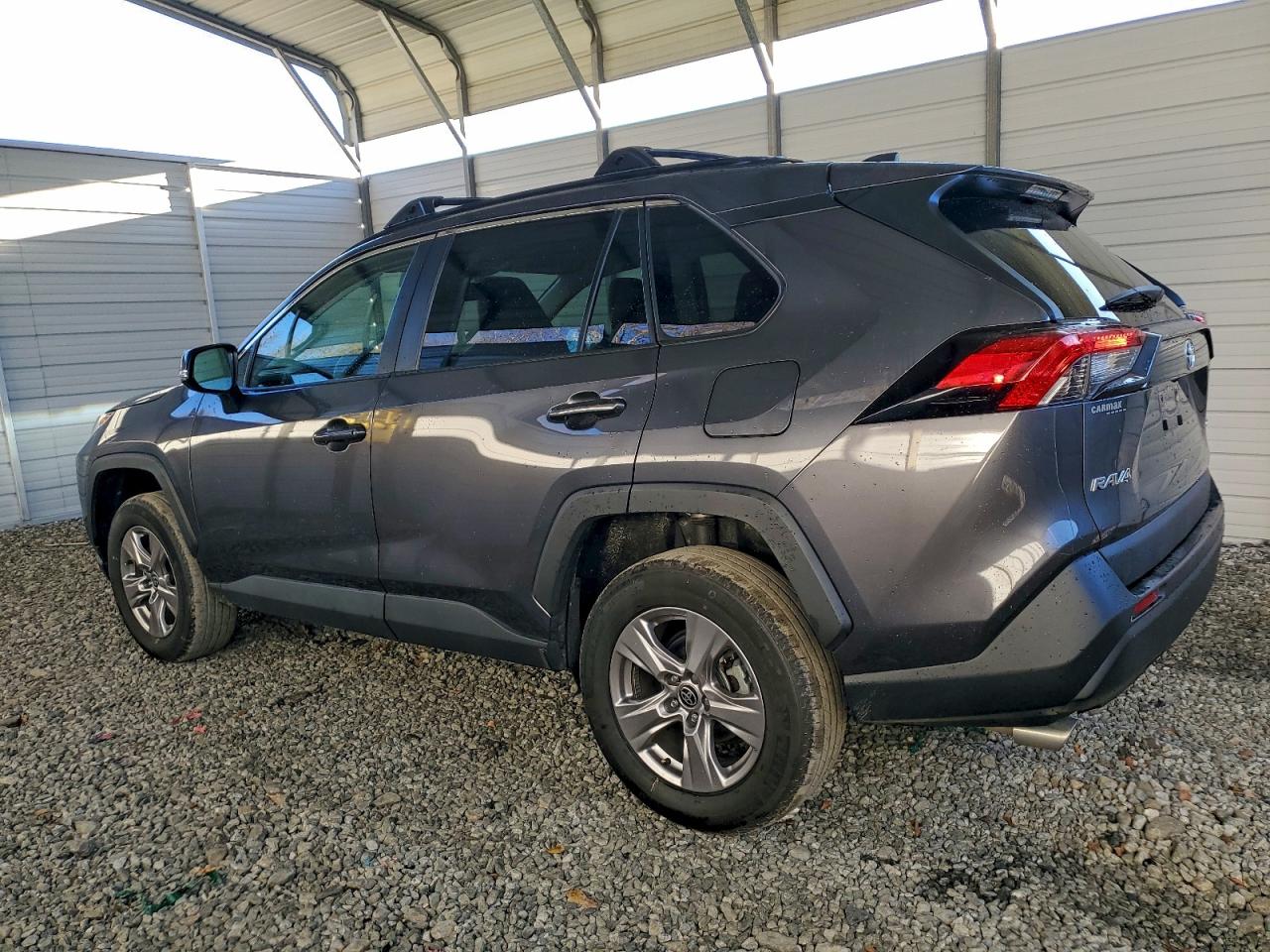 2022 TOYOTA RAV4 XLE photo 2