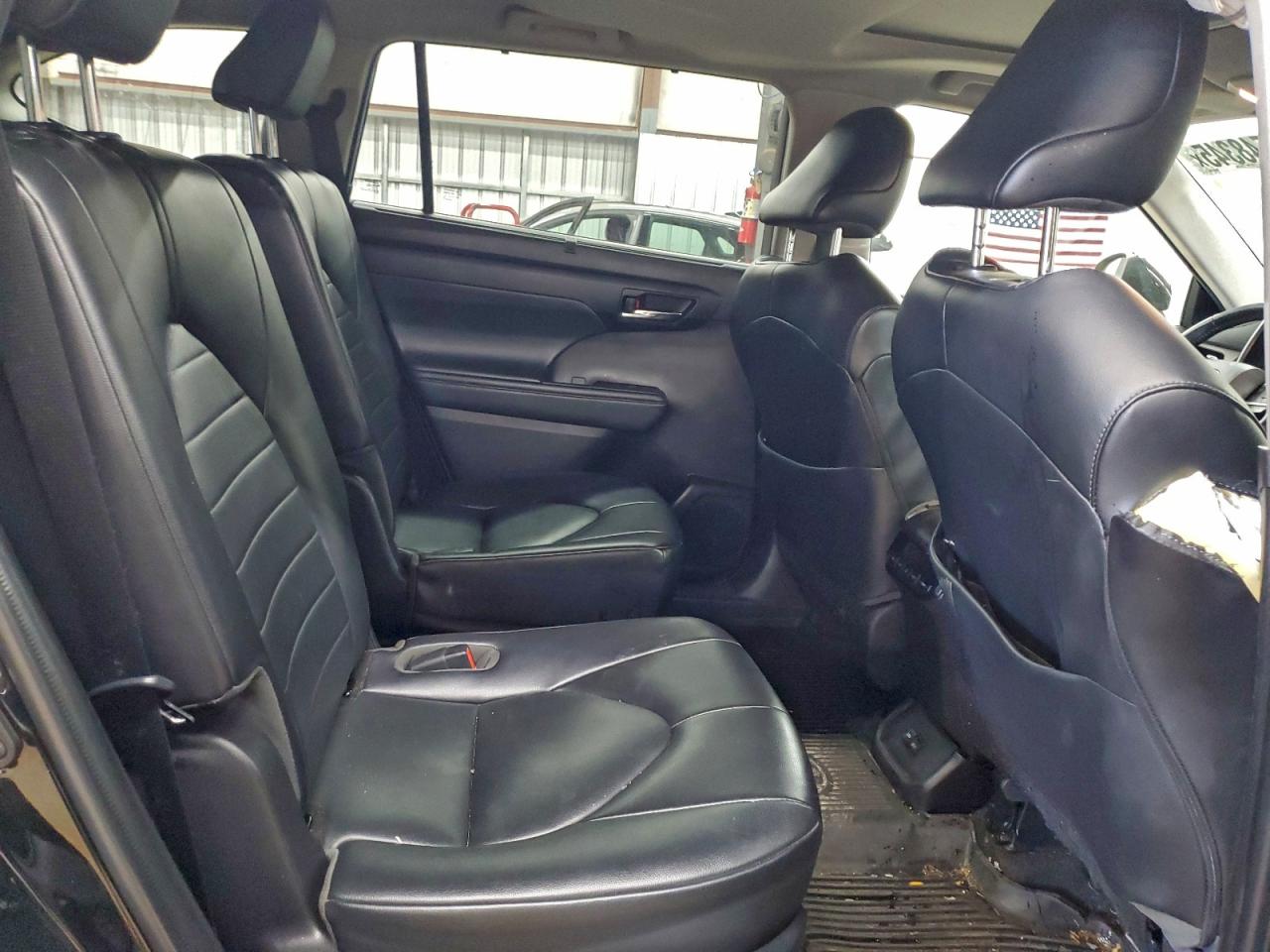 2022 TOYOTA HIGHLANDER XLE photo 11