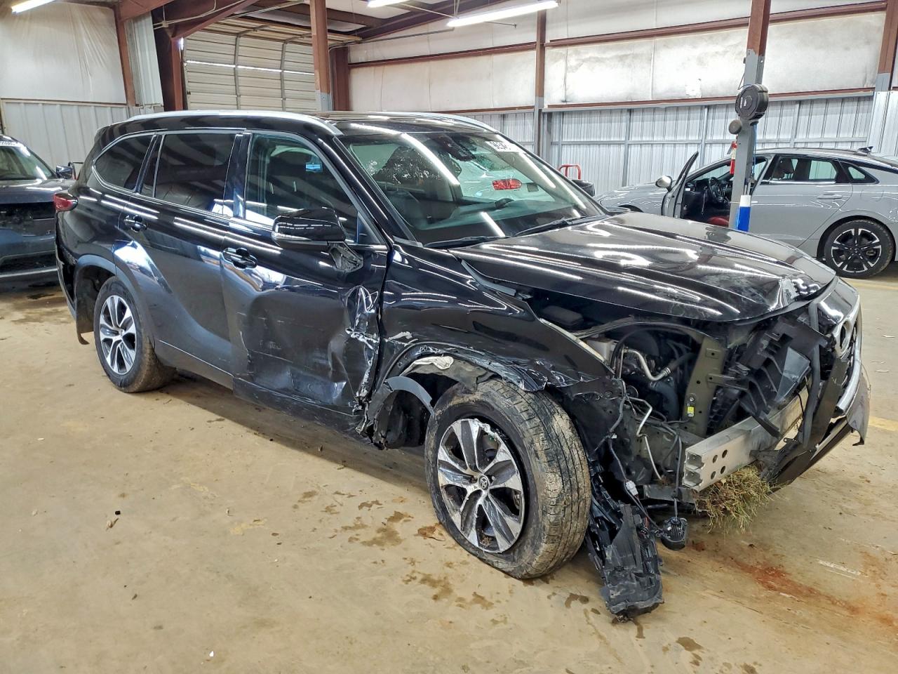 2022 TOYOTA HIGHLANDER XLE photo 4