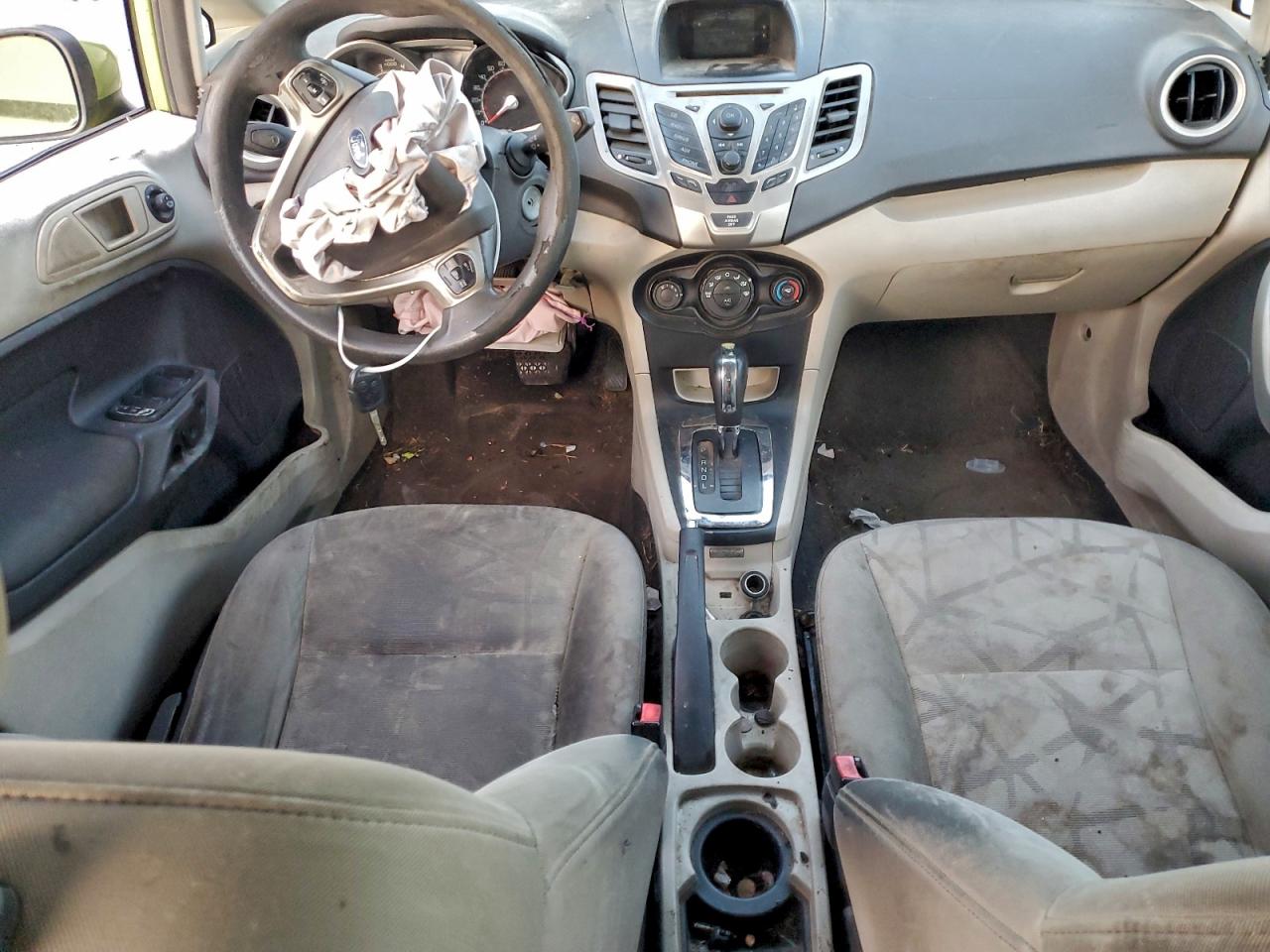 2011 FORD FIESTA SE photo 8