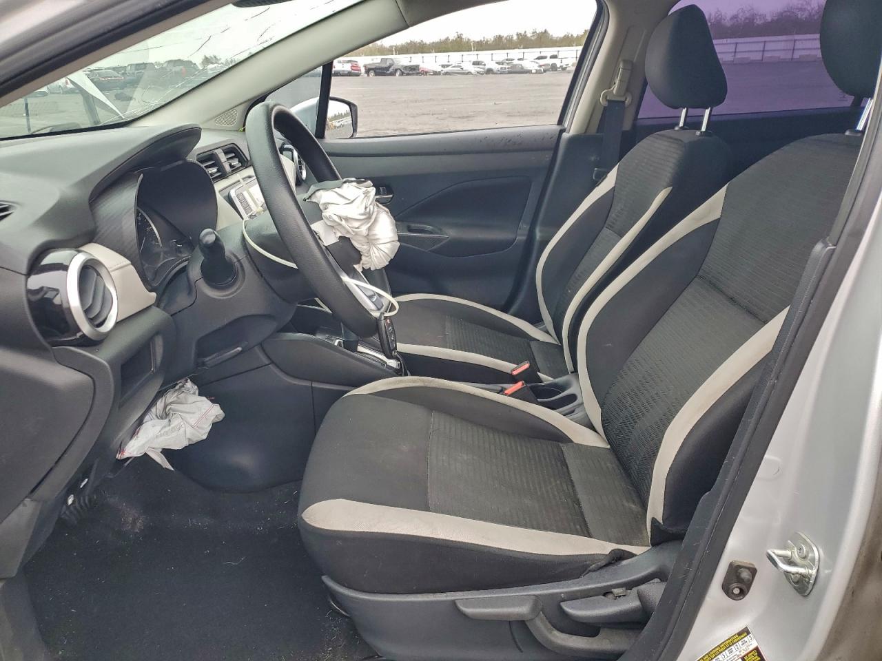 2021 NISSAN VERSA SV photo 7