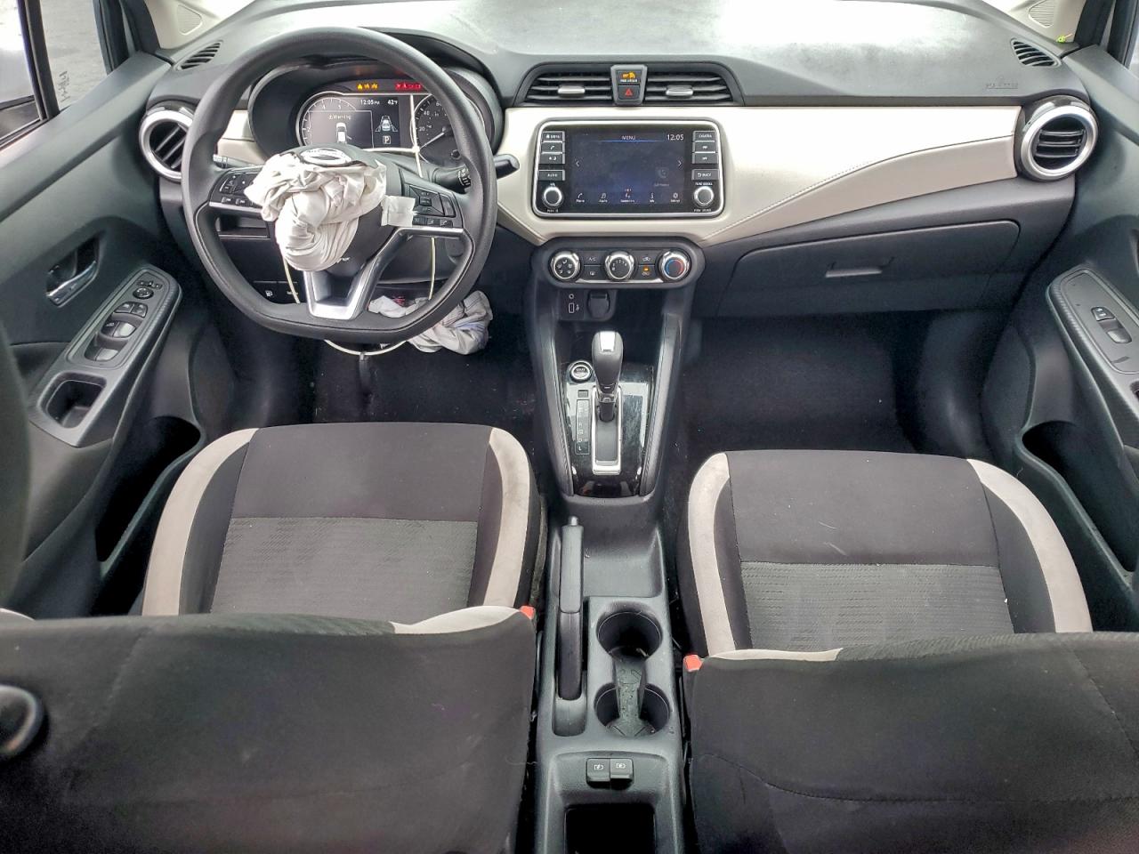 2021 NISSAN VERSA SV photo 8