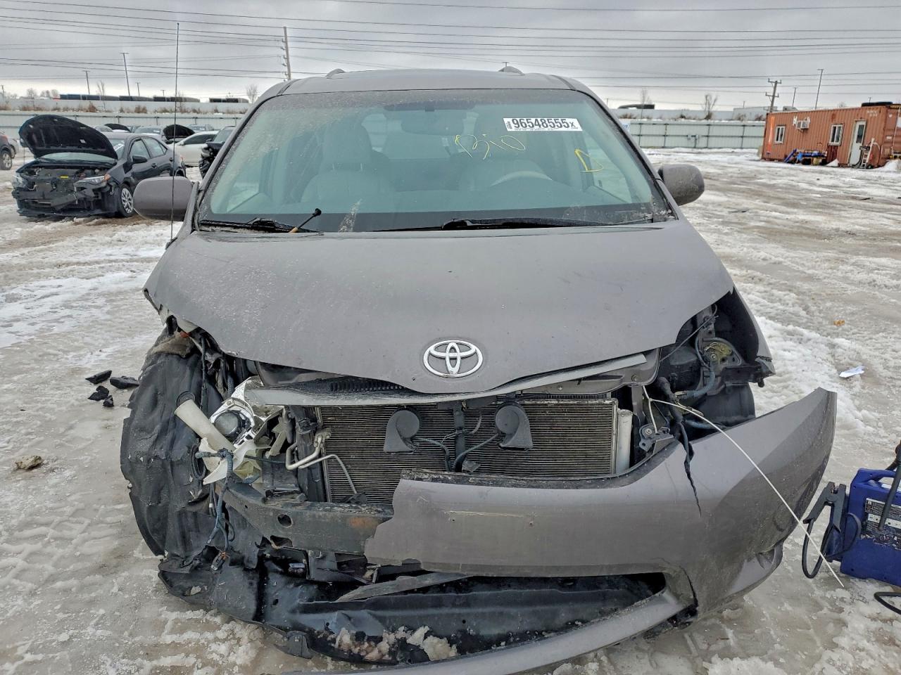2014 TOYOTA SIENNA XLE photo 5