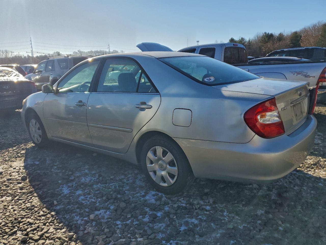 2002 TOYOTA CAMRY LE photo 2