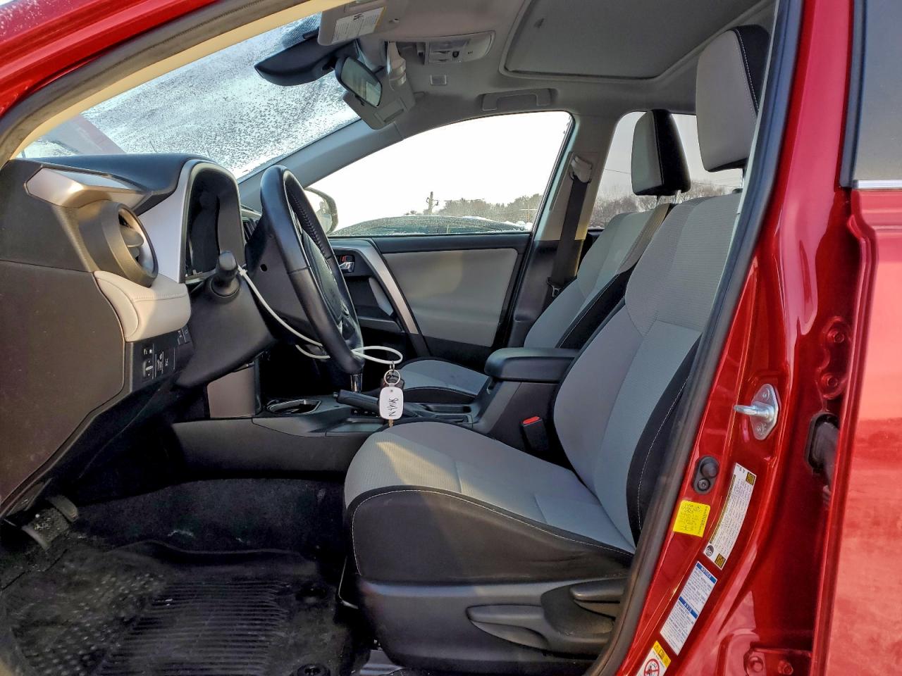 2017 TOYOTA RAV4 XLE photo 7