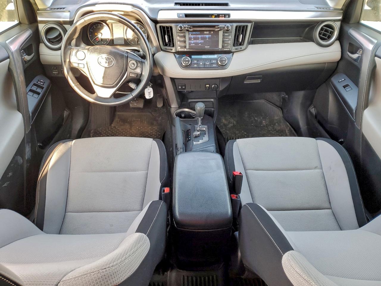 2017 TOYOTA RAV4 XLE photo 8
