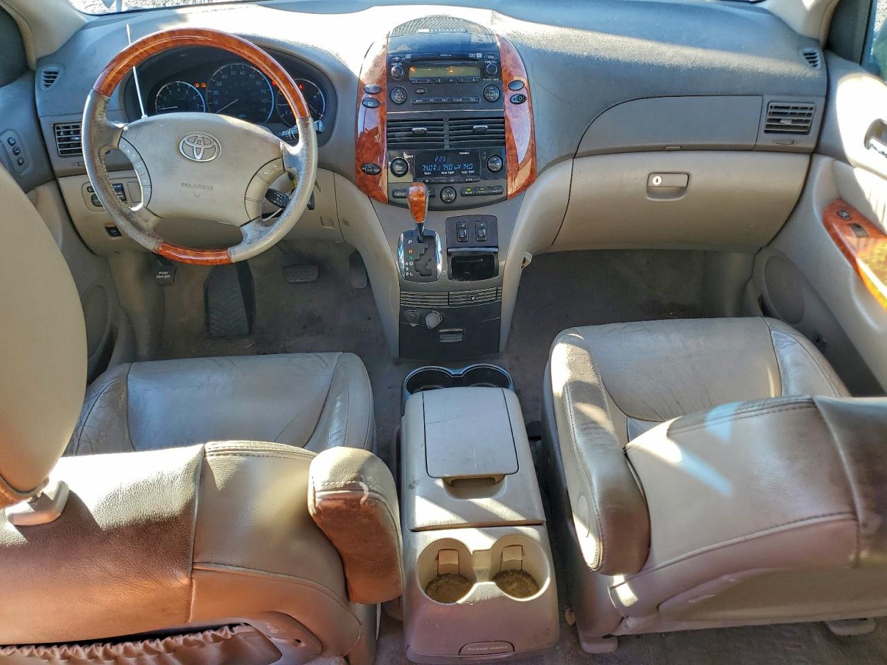 2009 TOYOTA SIENNA XLE photo 8