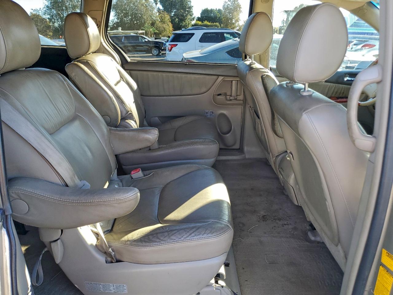 2009 TOYOTA SIENNA XLE photo 11