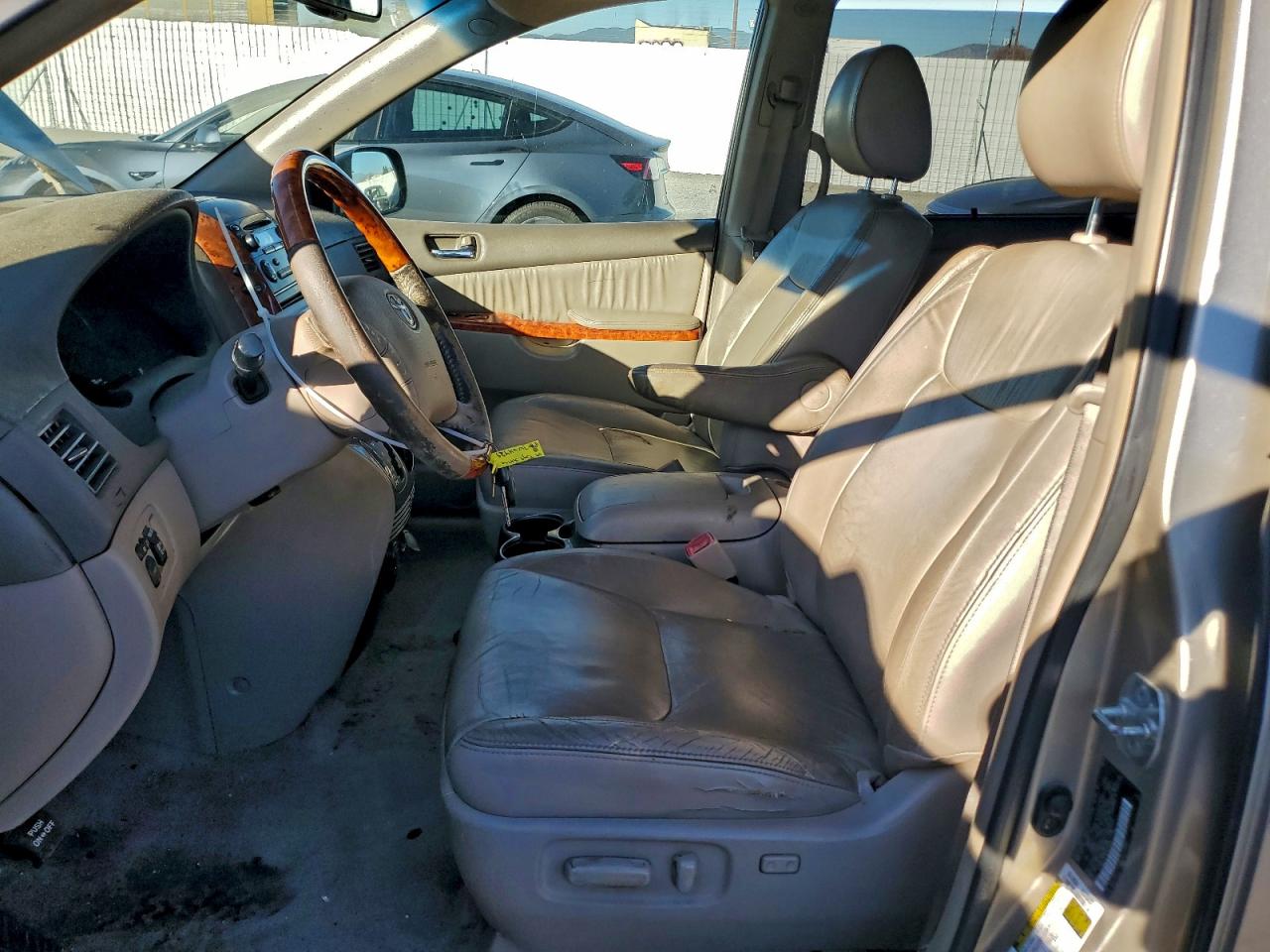 2009 TOYOTA SIENNA XLE photo 7