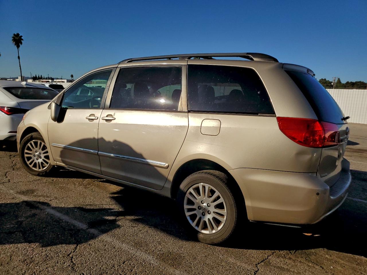 2009 TOYOTA SIENNA XLE photo 2