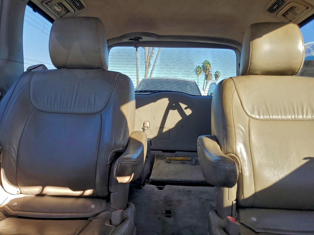 2009 TOYOTA SIENNA XLE photo 10