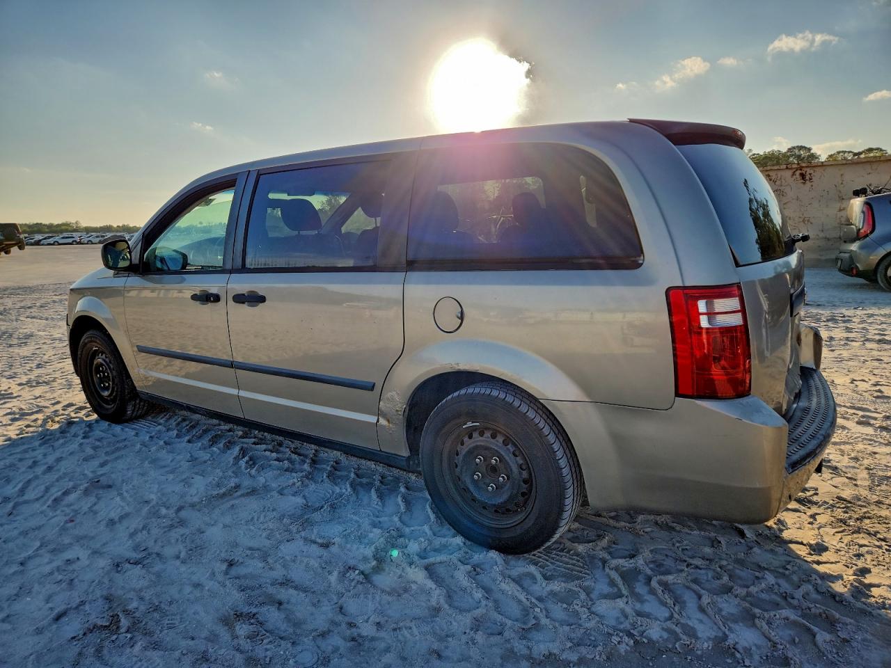 2008 DODGE GRAND CARAVAN SE photo 2