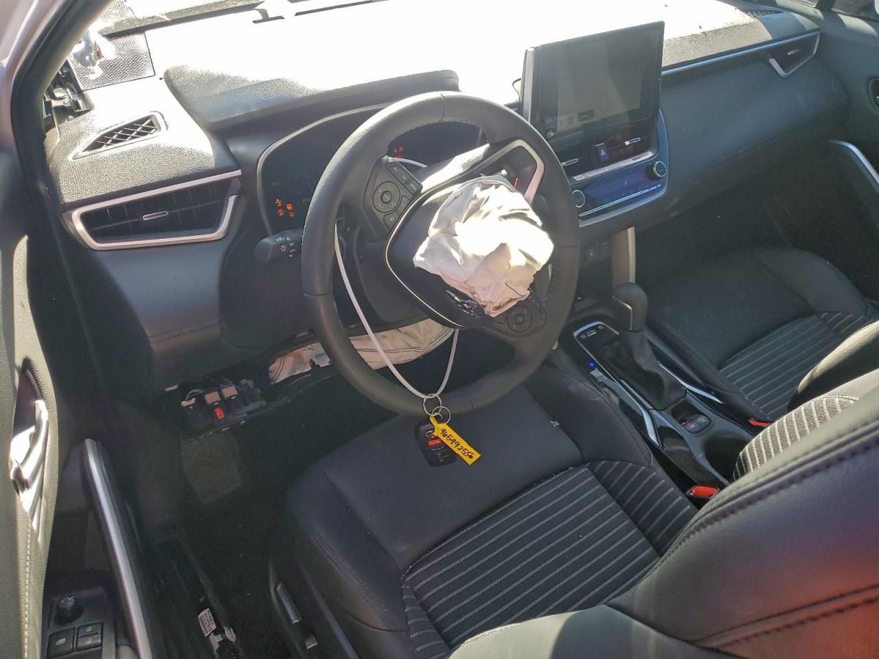 2025 TOYOTA COROLLA CROSS SE photo 8