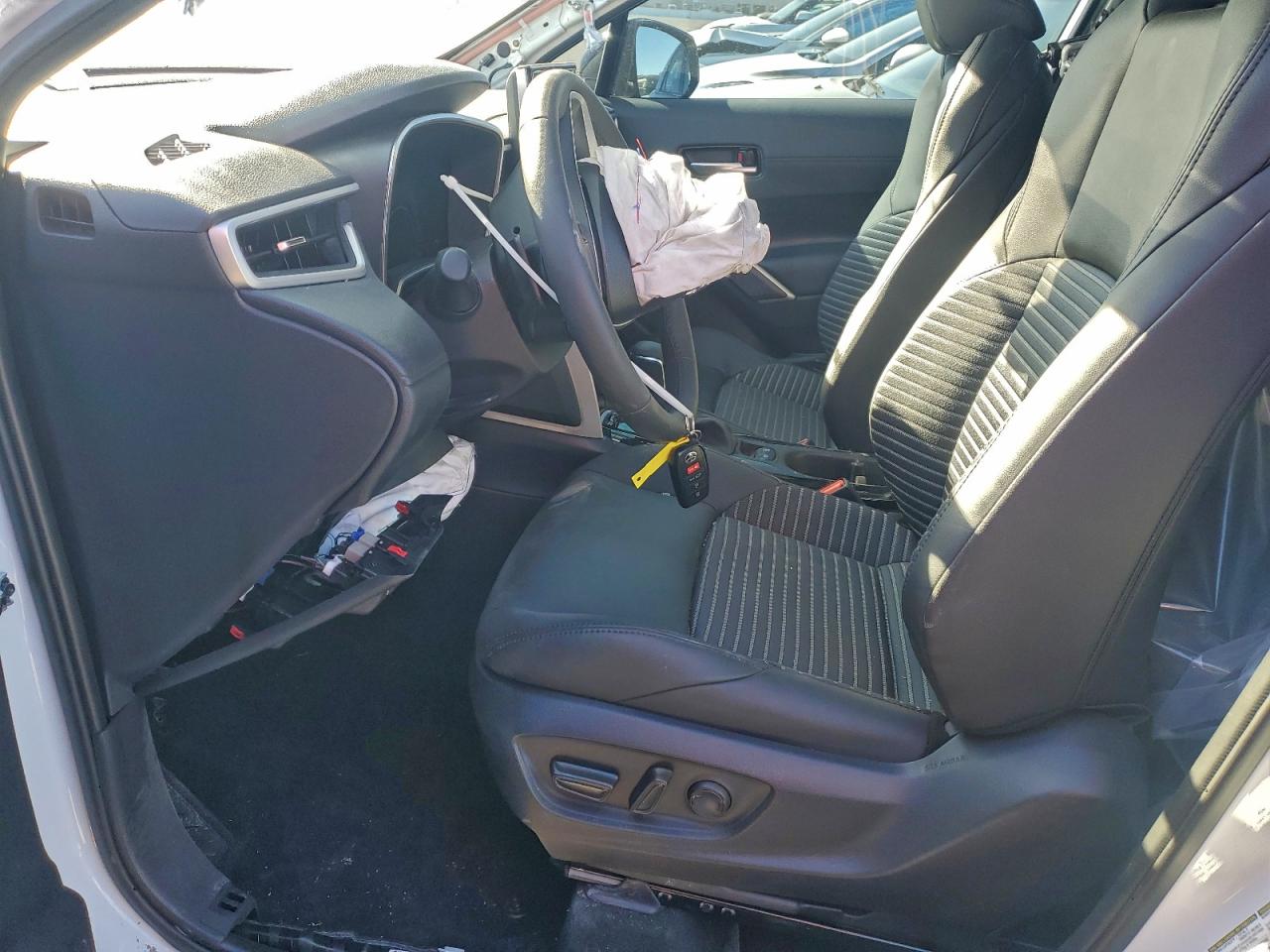 2025 TOYOTA COROLLA CROSS SE photo 7