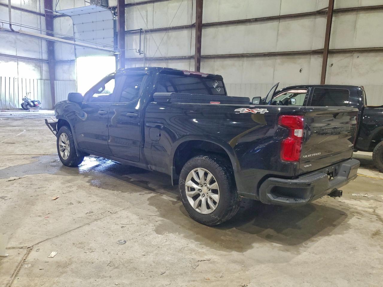 2021 CHEVROLET SILVERADO K1500 CUSTOM photo 2