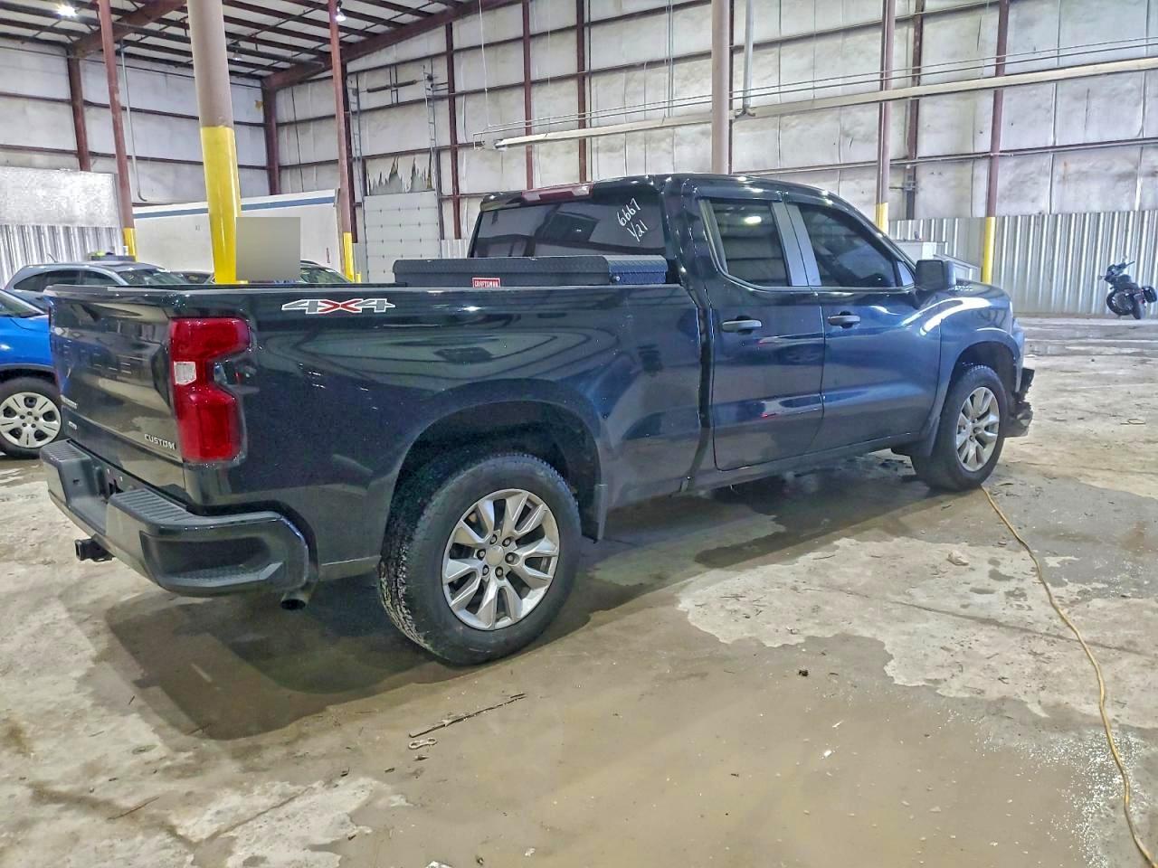 2021 CHEVROLET SILVERADO K1500 CUSTOM photo 3