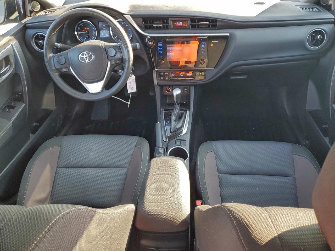 2017 TOYOTA COROLLA L photo 8