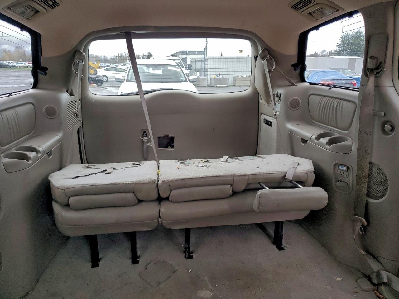 2004 TOYOTA SIENNA XLE photo 10