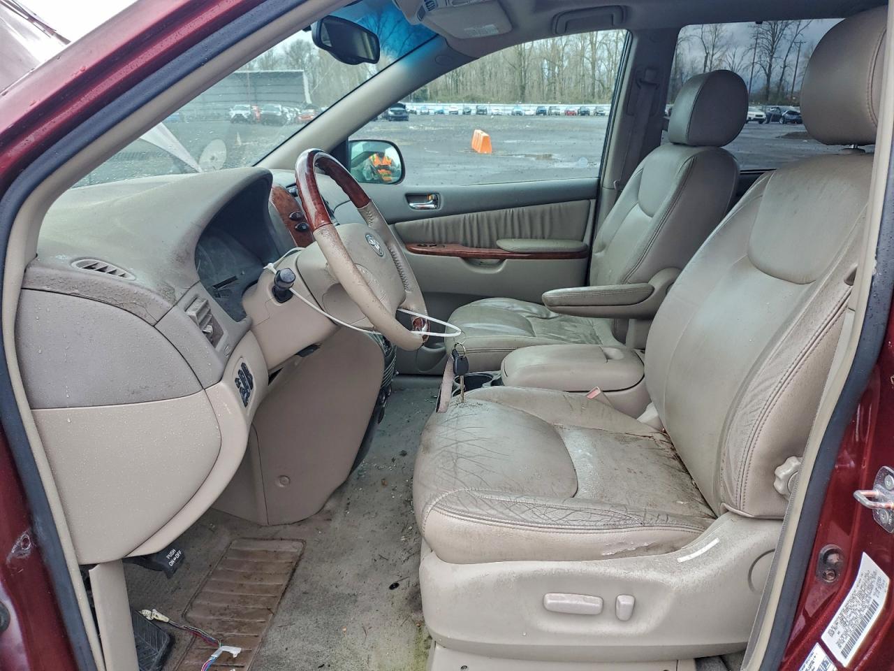 2004 TOYOTA SIENNA XLE photo 7