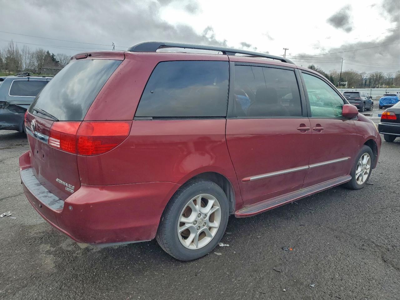 2004 TOYOTA SIENNA XLE photo 3