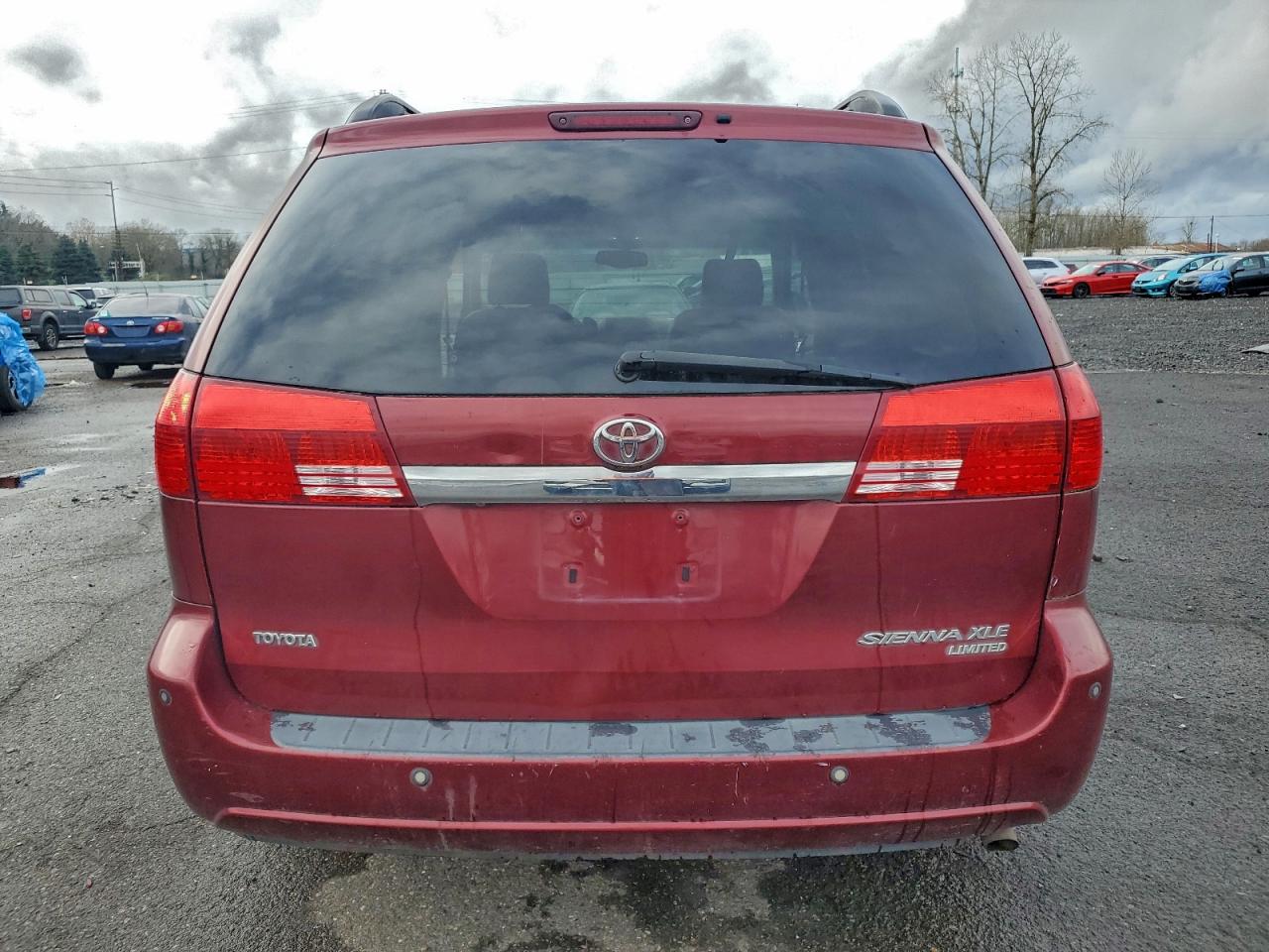2004 TOYOTA SIENNA XLE photo 6