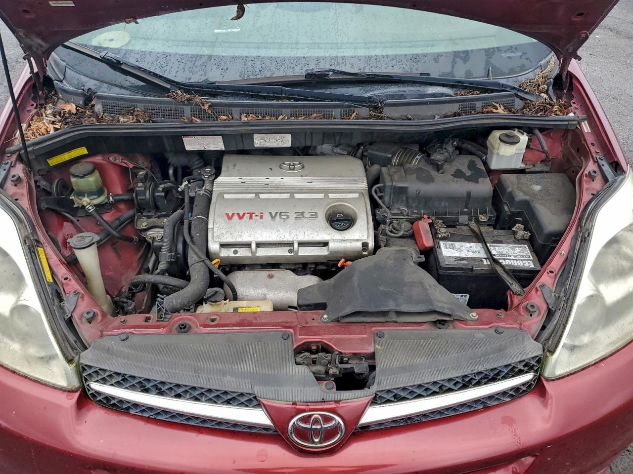 2004 TOYOTA SIENNA XLE photo 12