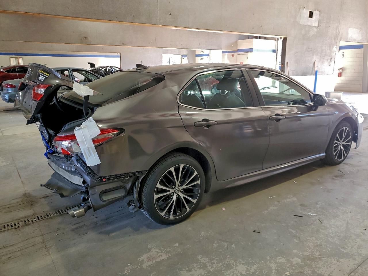 2019 TOYOTA CAMRY L photo 5