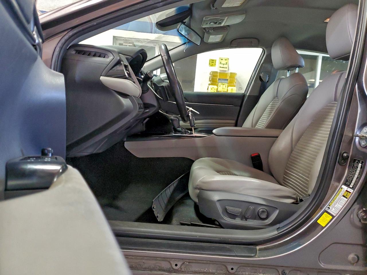 2019 TOYOTA CAMRY L photo 13