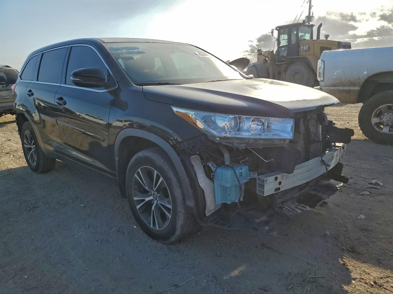 2019 TOYOTA HIGHLANDER LE photo 4