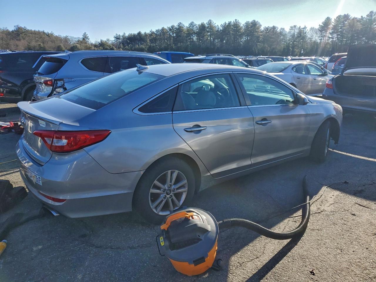 2015 HYUNDAI SONATA SE photo 3