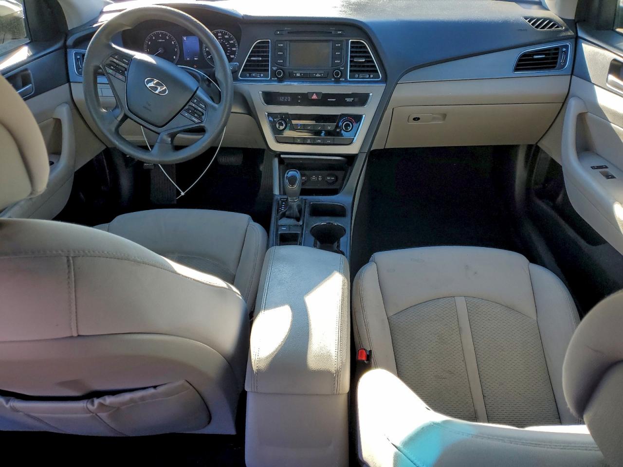 2015 HYUNDAI SONATA SE photo 8