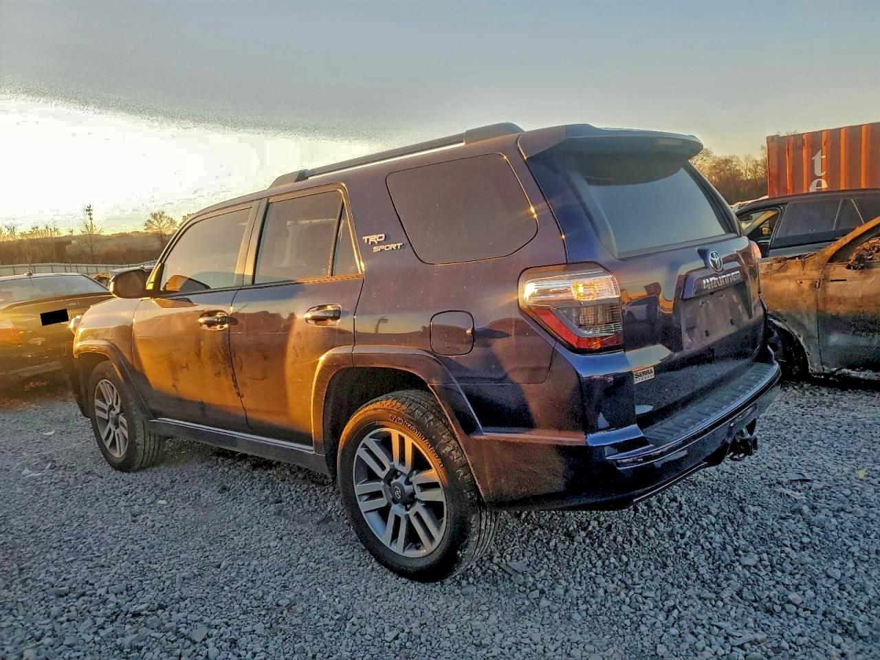 2022 TOYOTA 4RUNNER TRD SPORT photo 2