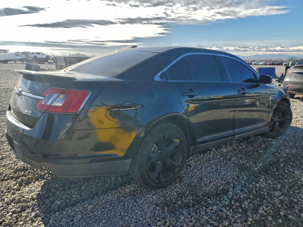 2010 FORD TAURUS SHO photo 3