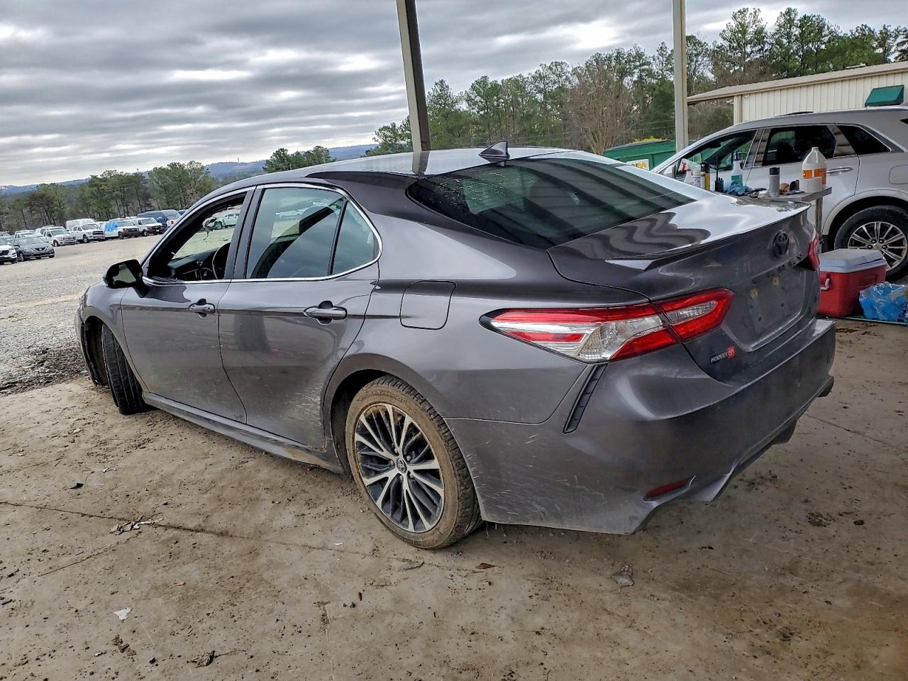 2020 TOYOTA CAMRY SE photo 2