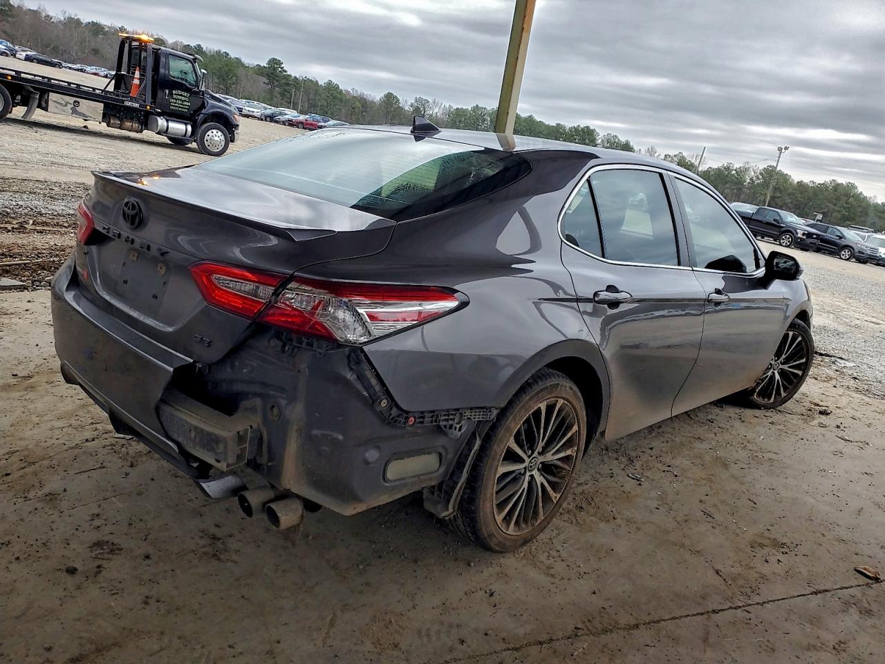 2020 TOYOTA CAMRY SE photo 3