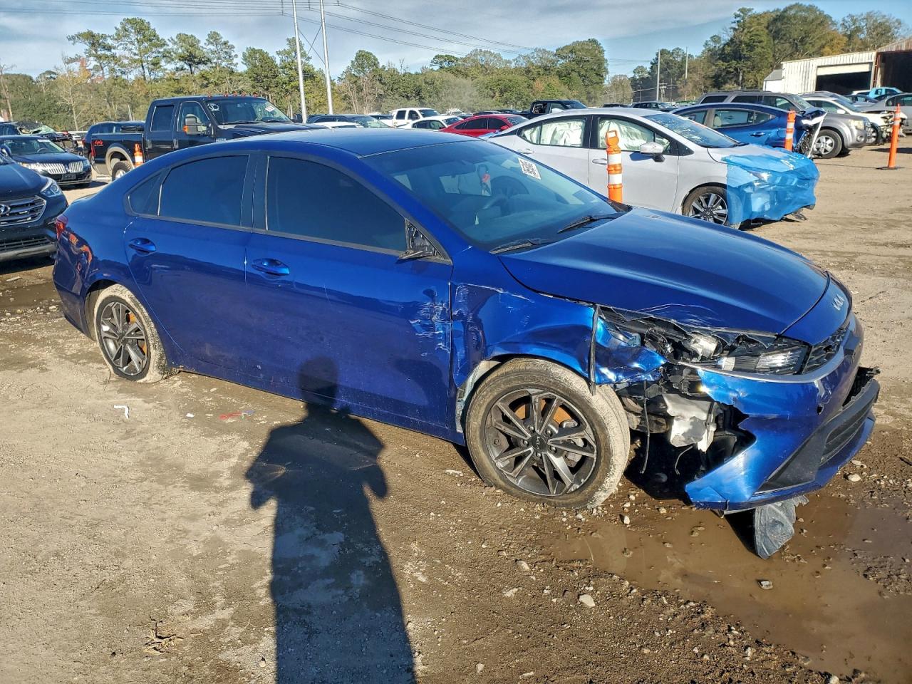 2023 KIA FORTE LX photo 4
