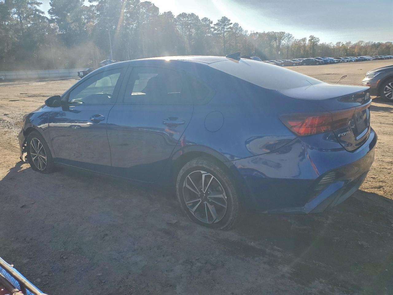 2023 KIA FORTE LX photo 2