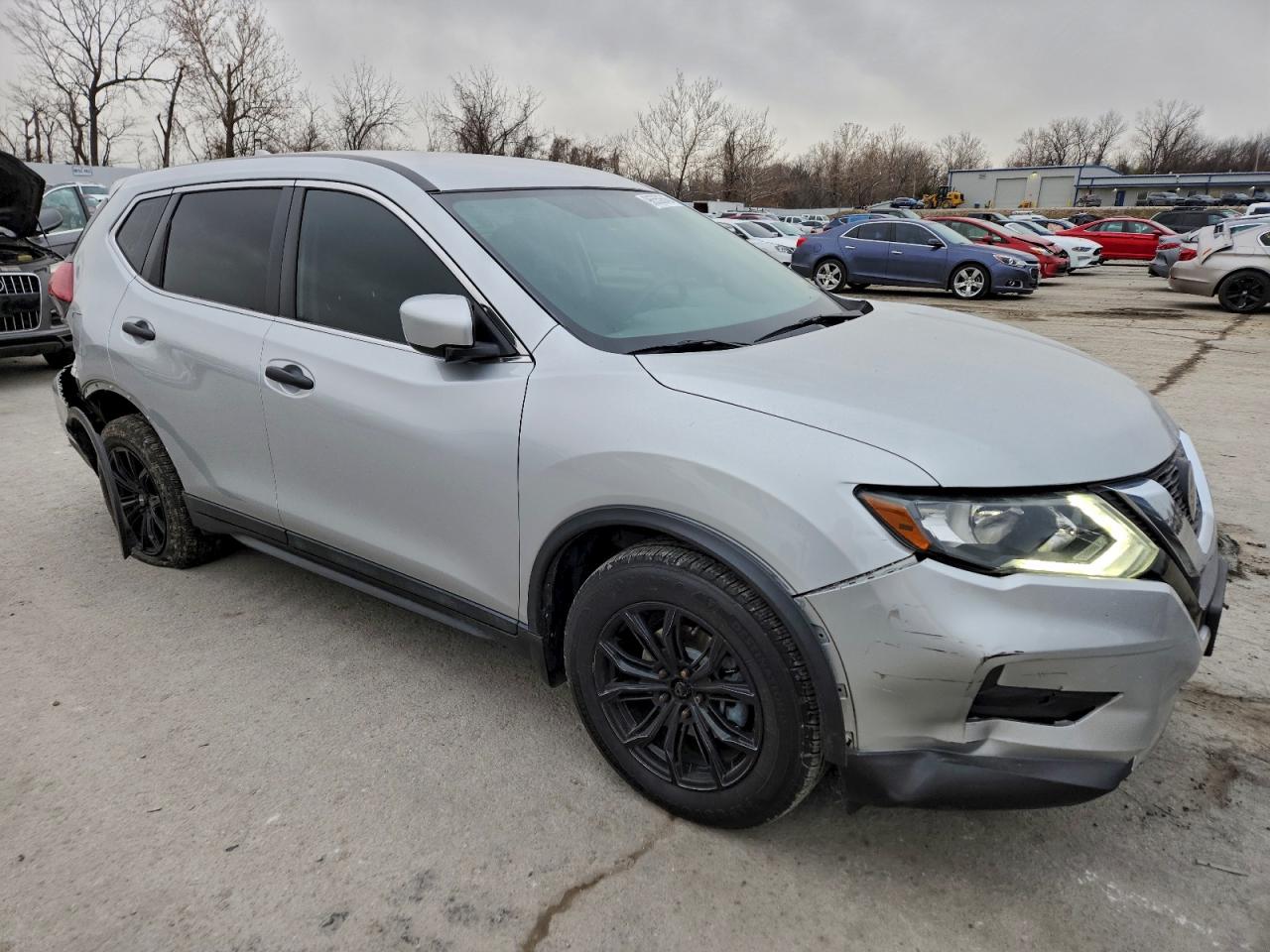2018 NISSAN ROGUE S photo 4