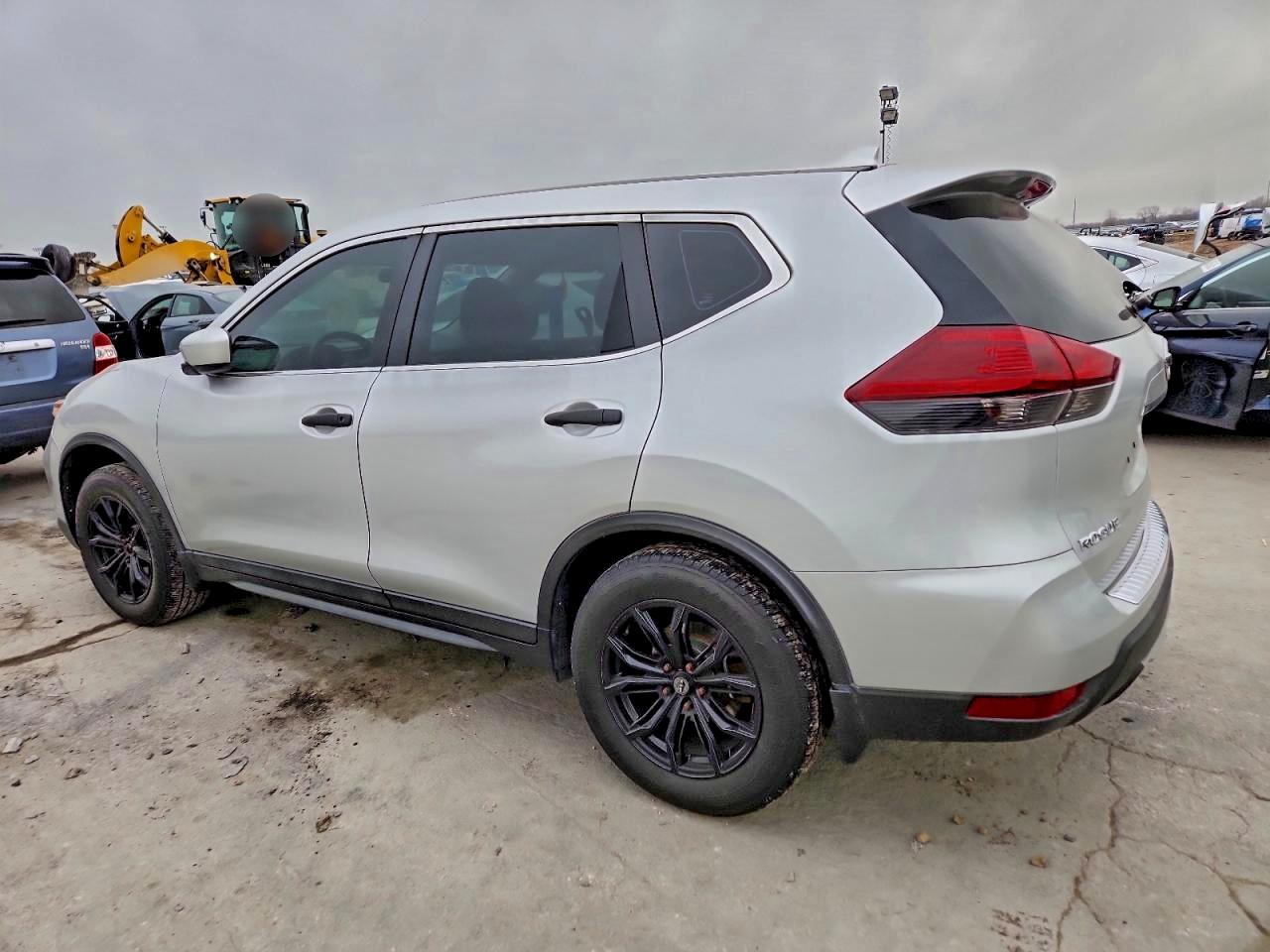 2018 NISSAN ROGUE S photo 2
