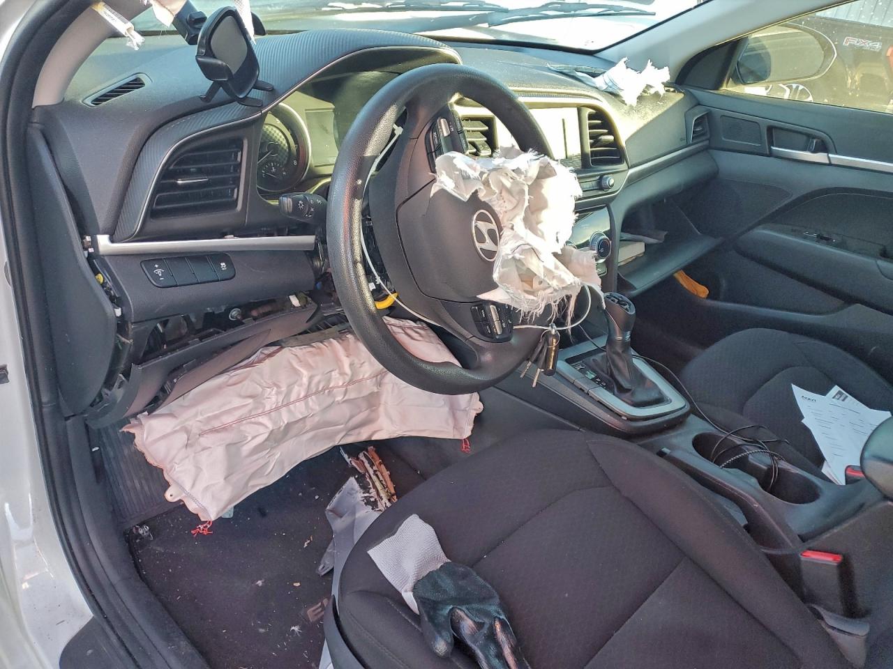 2019 HYUNDAI ELANTRA SE photo 8