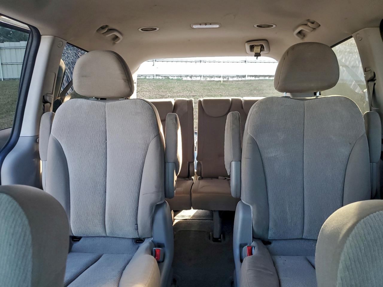 2012 KIA SEDONA LX photo 10