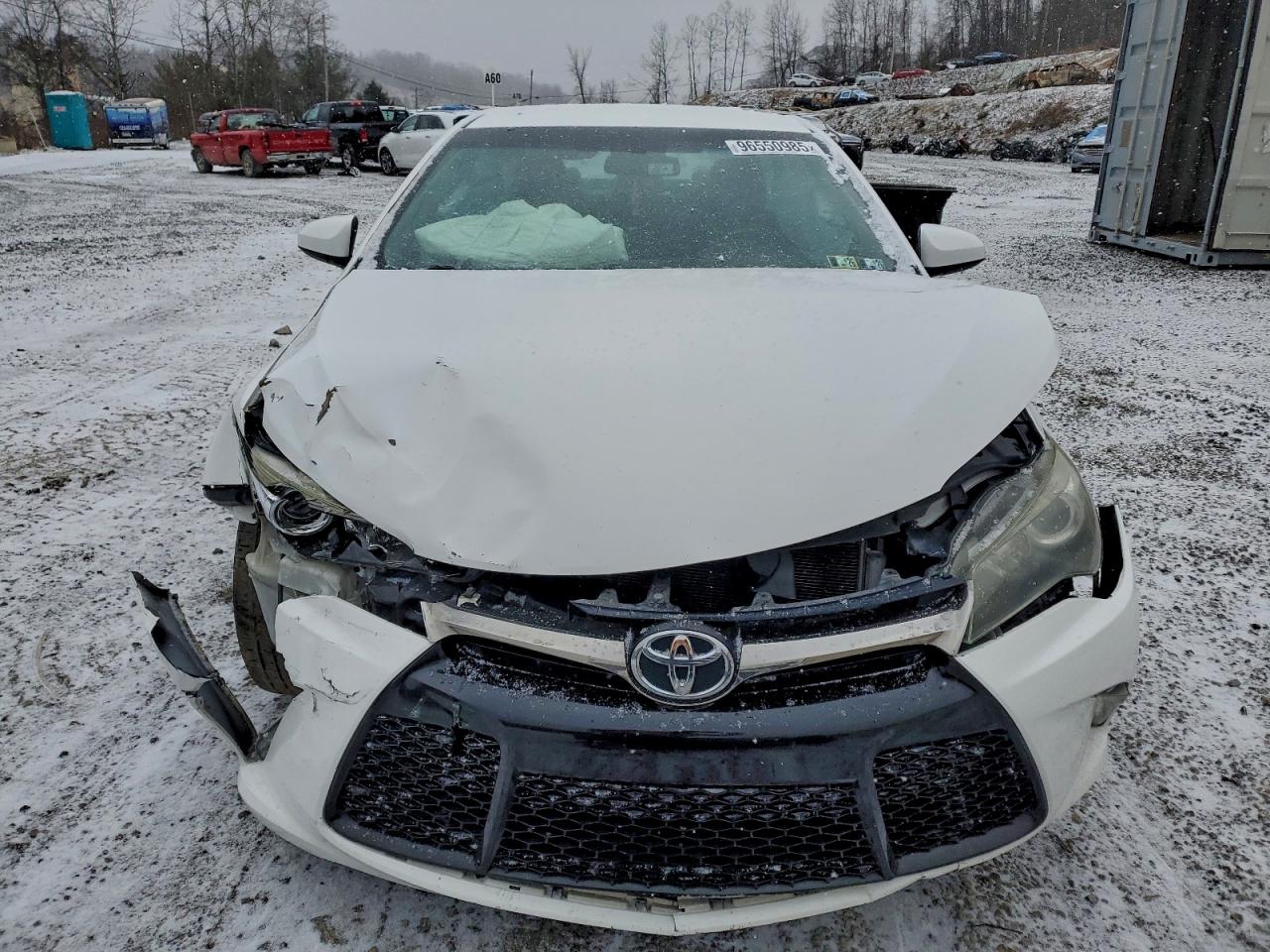 2016 TOYOTA CAMRY LE photo 5