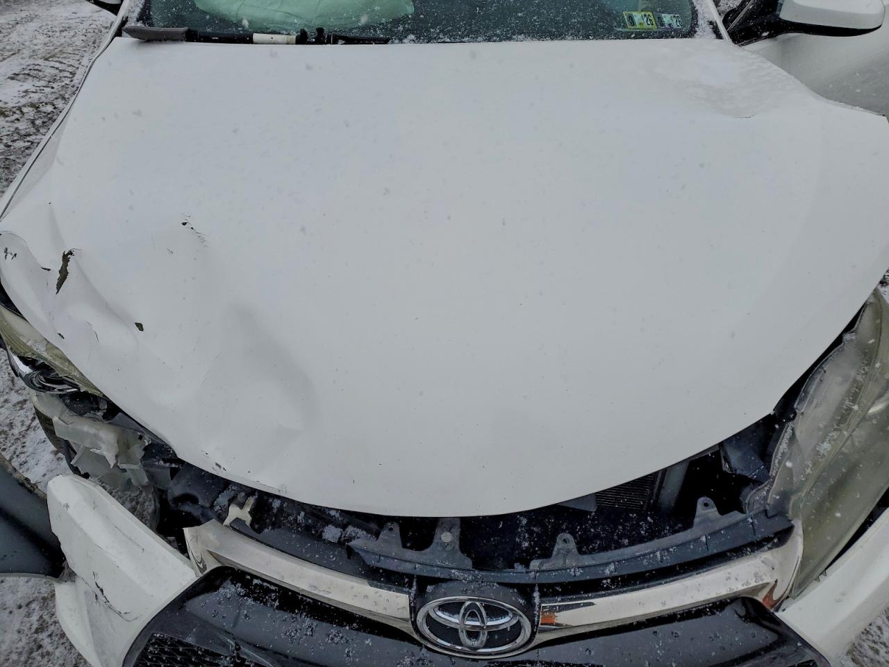 2016 TOYOTA CAMRY LE photo 11