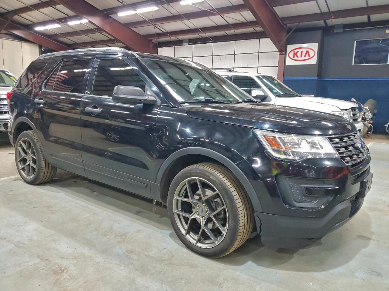 2017 FORD EXPLORER photo 4