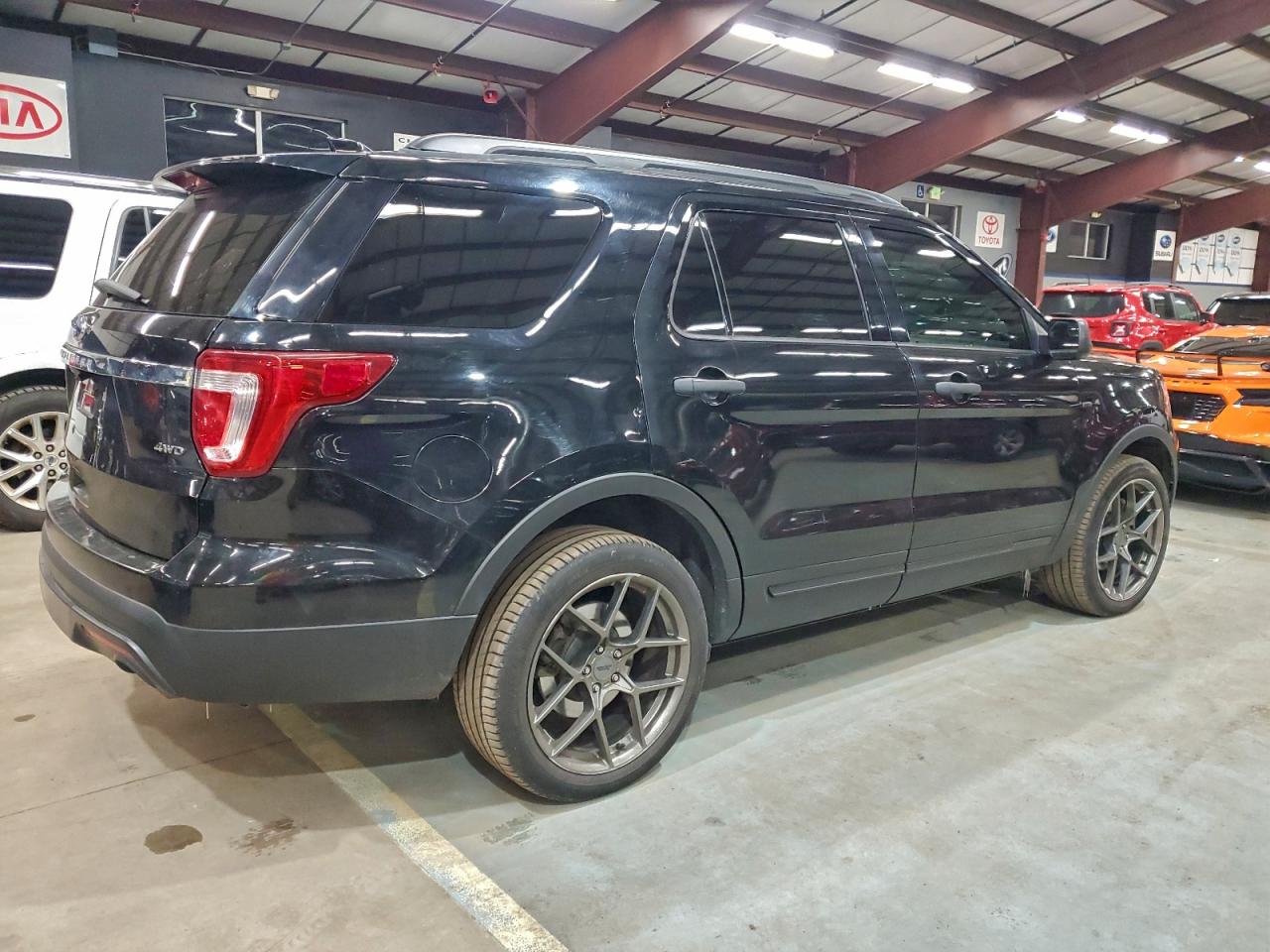 2017 FORD EXPLORER photo 3
