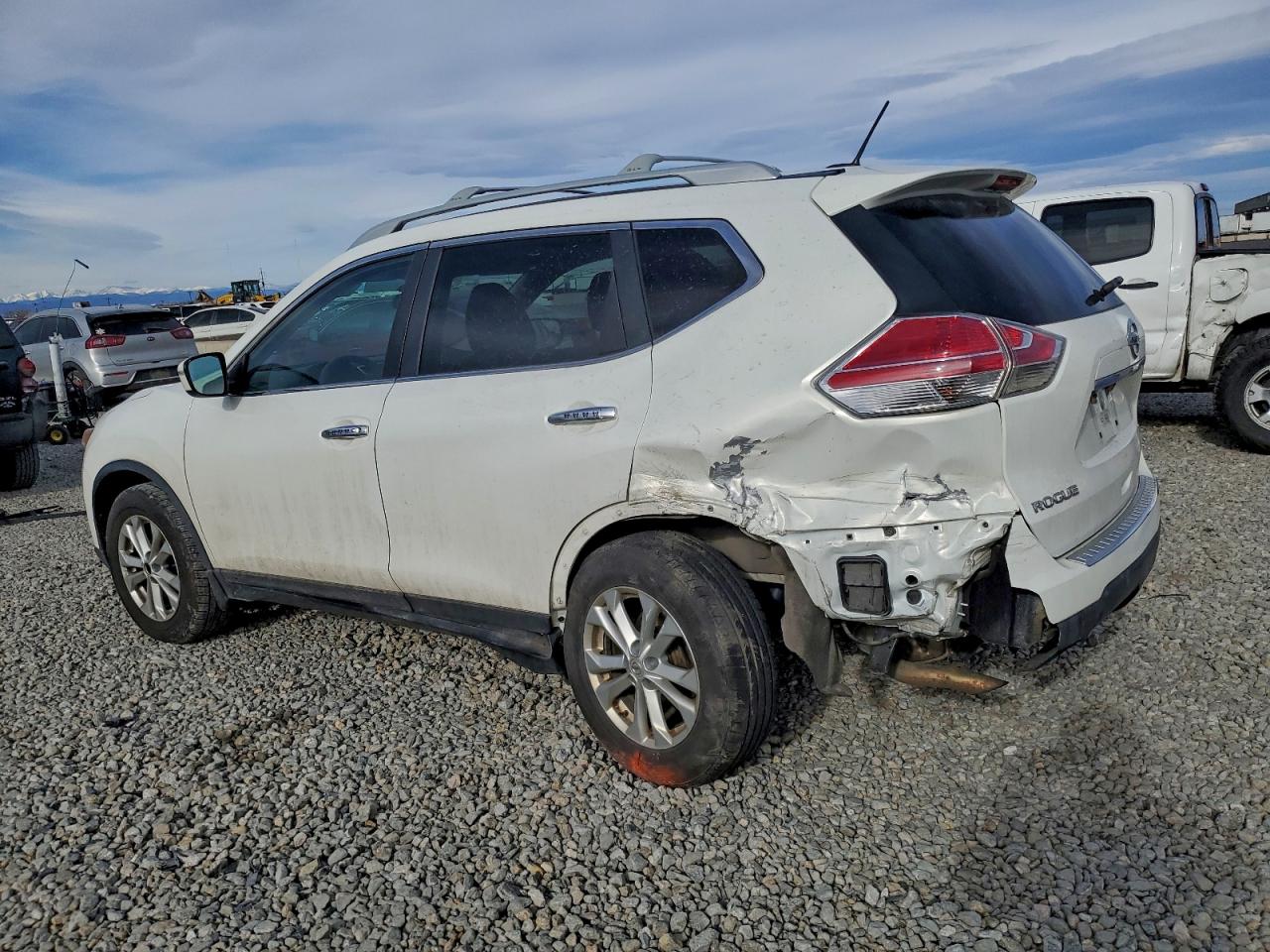2014 NISSAN ROGUE S photo 2