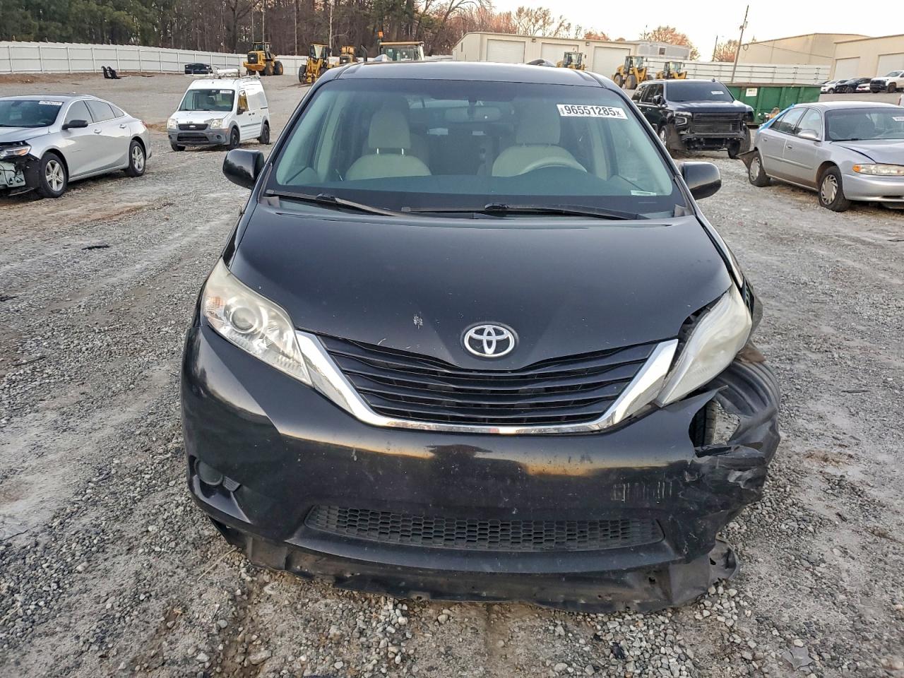2013 TOYOTA SIENNA LE photo 5