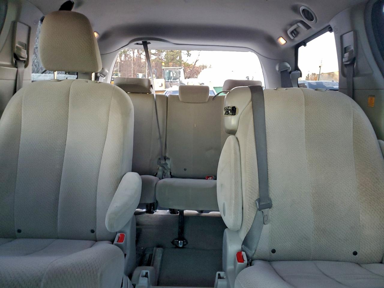 2013 TOYOTA SIENNA LE photo 10