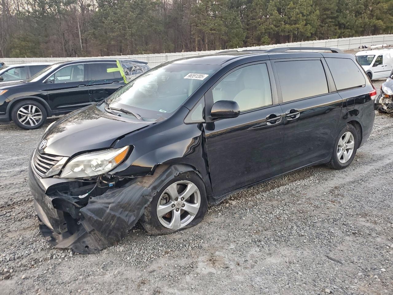 2013 TOYOTA SIENNA