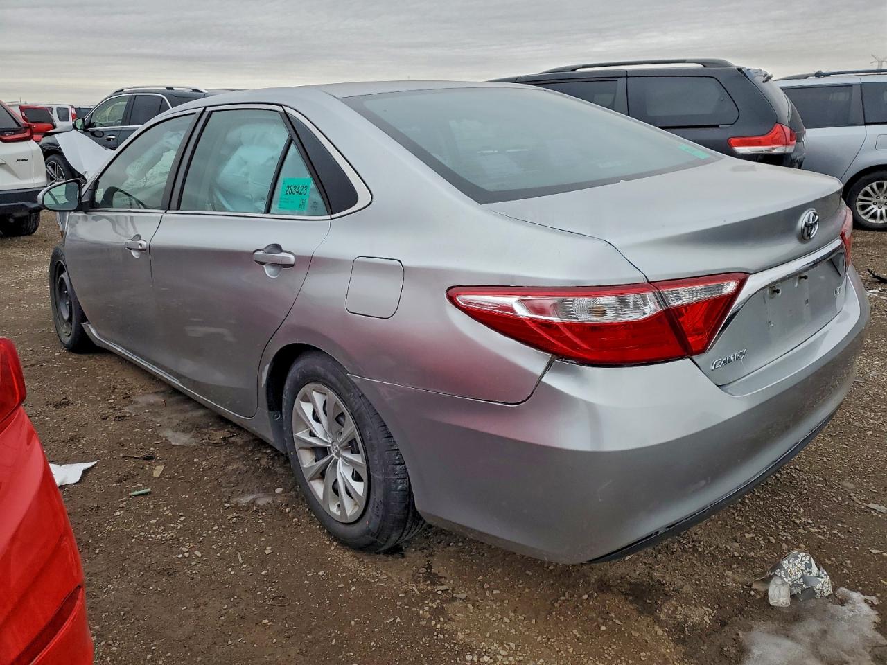 2015 TOYOTA CAMRY LE photo 2